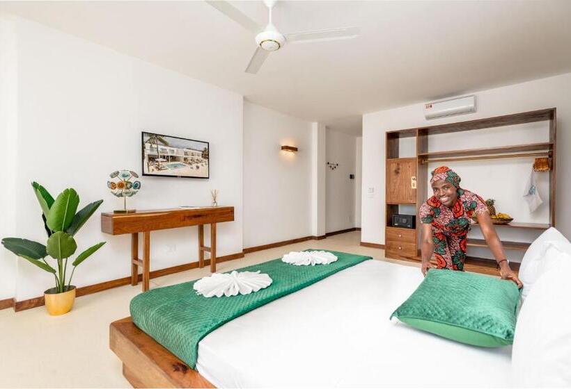 اتاق لوکس با بالکن و چشم‌انداز دریا, Imara Beach Resort
