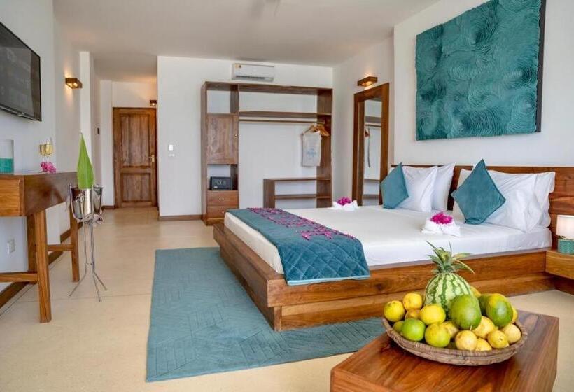 اتاق لوکس با بالکن و چشم‌انداز دریا, Imara Beach Resort