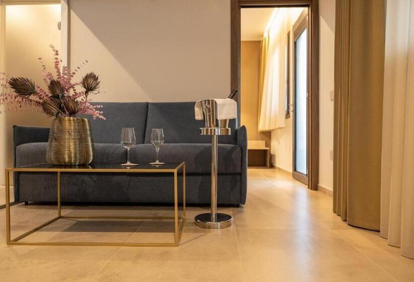 Королевский Люкс, Giafra Luxury Rooms