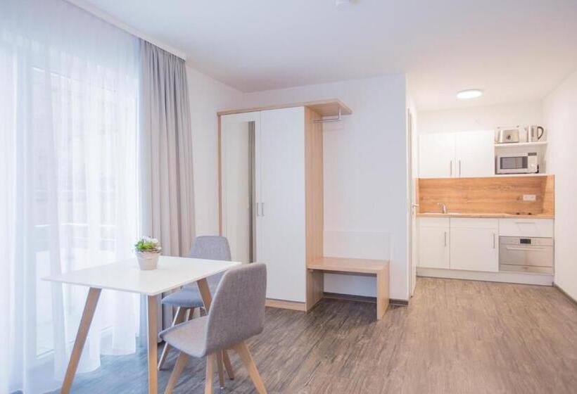 Номер Стандарт Индивидуальный с Балконом, Schoko Apartments