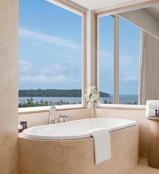 اتاق پرمیوم با چشم‌انداز دریا, Vivanta Goa, Miramar