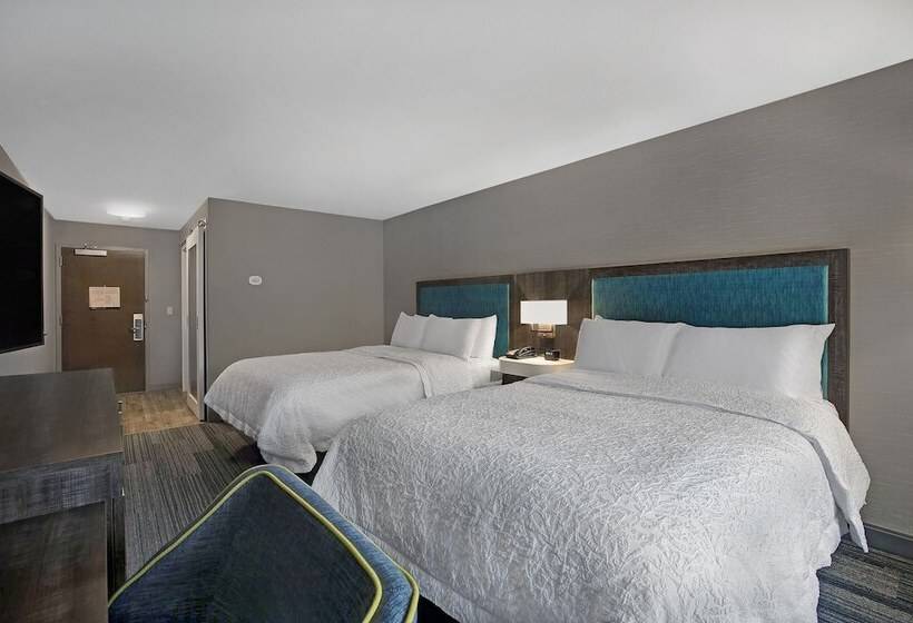 Номер Стандарт 2 Двуспальные Кровати, Hampton Inn Westfield