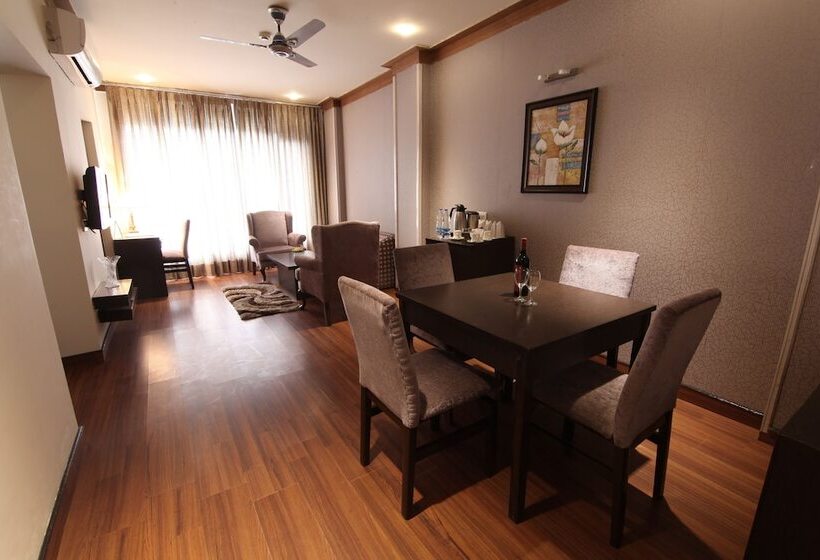 디럭스 스위트, Pride Surya Mountain Resort Dharamshala