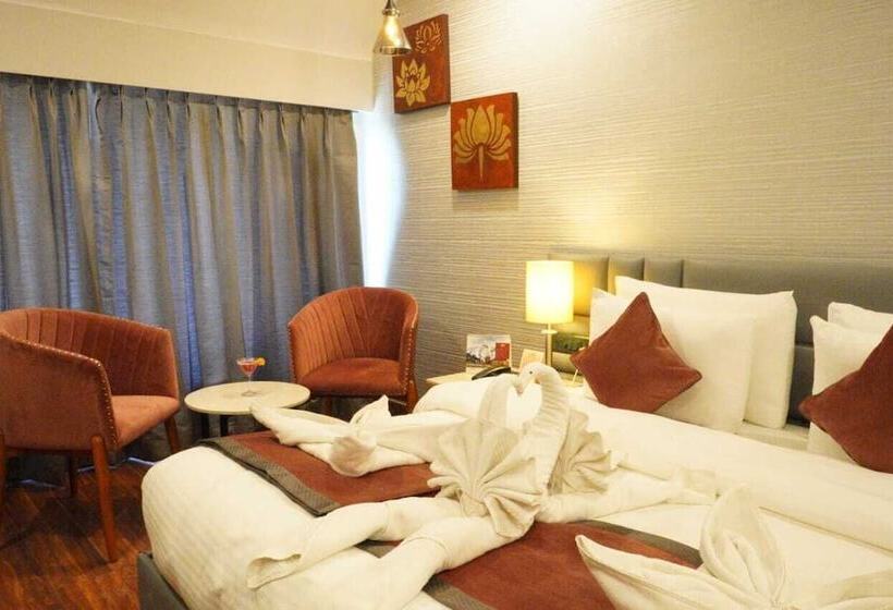 디럭스 스위트, Pride Surya Mountain Resort Dharamshala