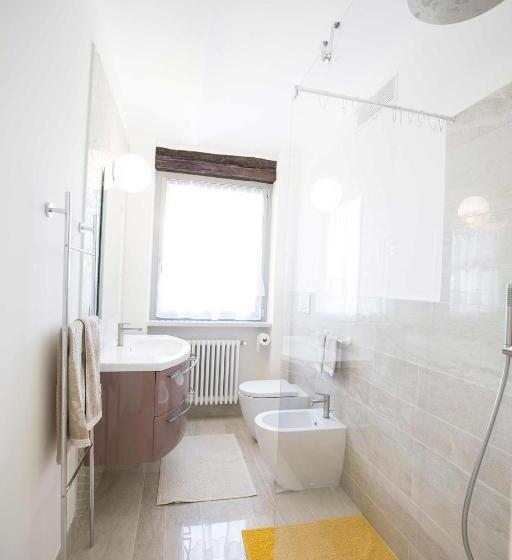 سوئیت 2 خوابه, Carossi B&b