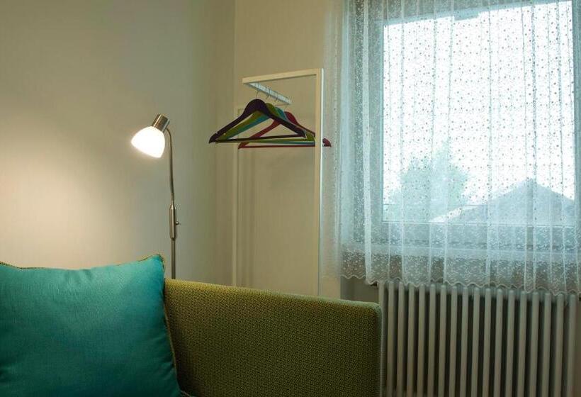 سوئیت 2 خوابه, Carossi B&b