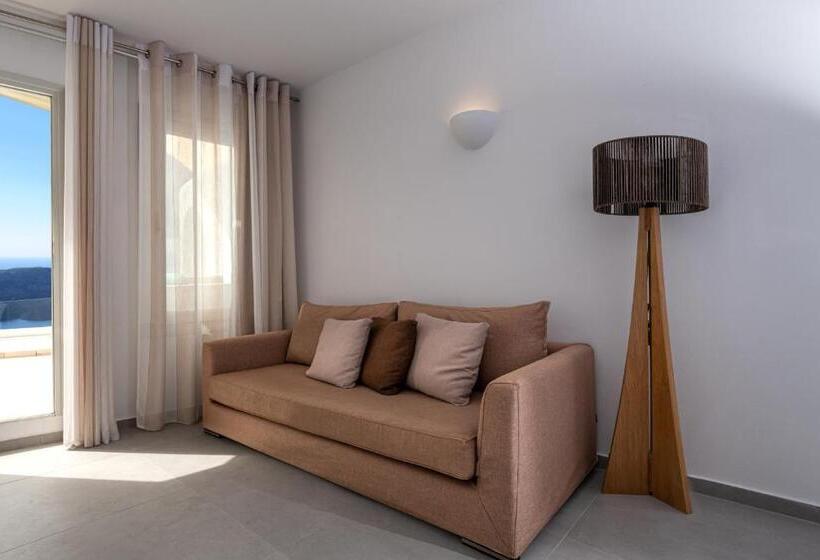 سوئیت با چشم‌انداز, Adamant Suites