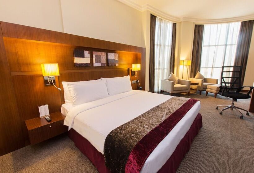Номер Премиум Вид на Город, Holiday Inn Abu Dhabi, An Ihg