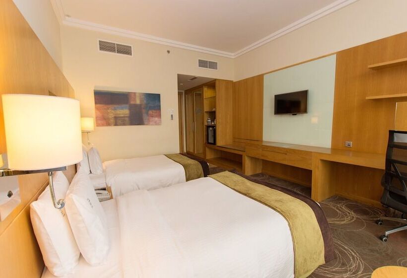 Номер Стандарт Вид на Город, Holiday Inn Abu Dhabi, An Ihg