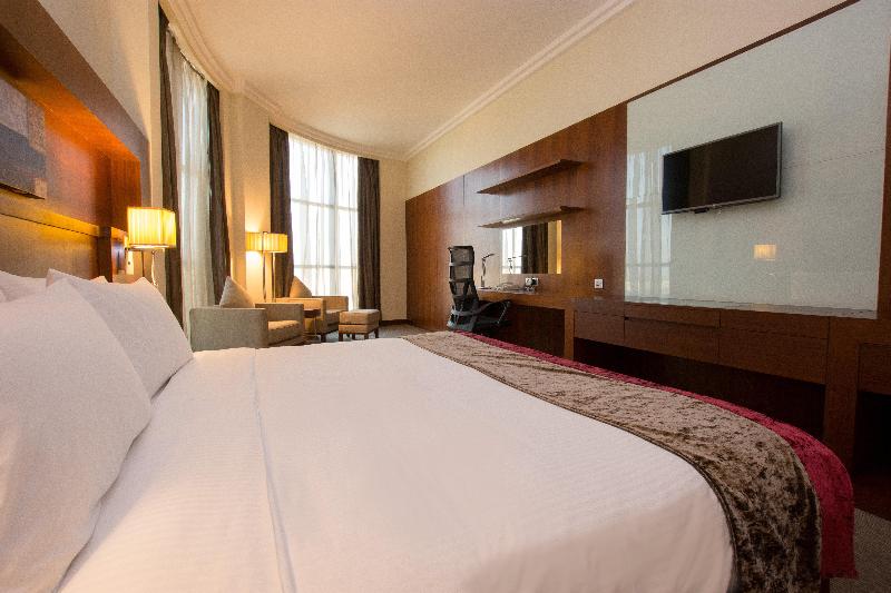 Номер Премиум, Holiday Inn Abu Dhabi, An Ihg