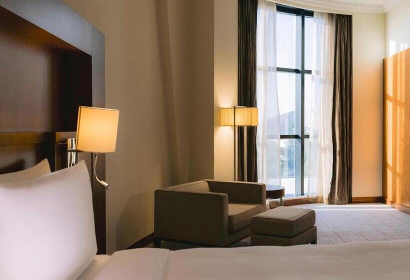 Номер Премиум Вид на Город, Holiday Inn Abu Dhabi, An Ihg