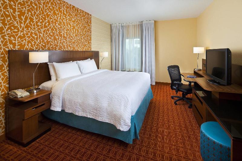 מיטת קינג בסוויטה, Fairfield Inn & Suites Houston Hobby Airport