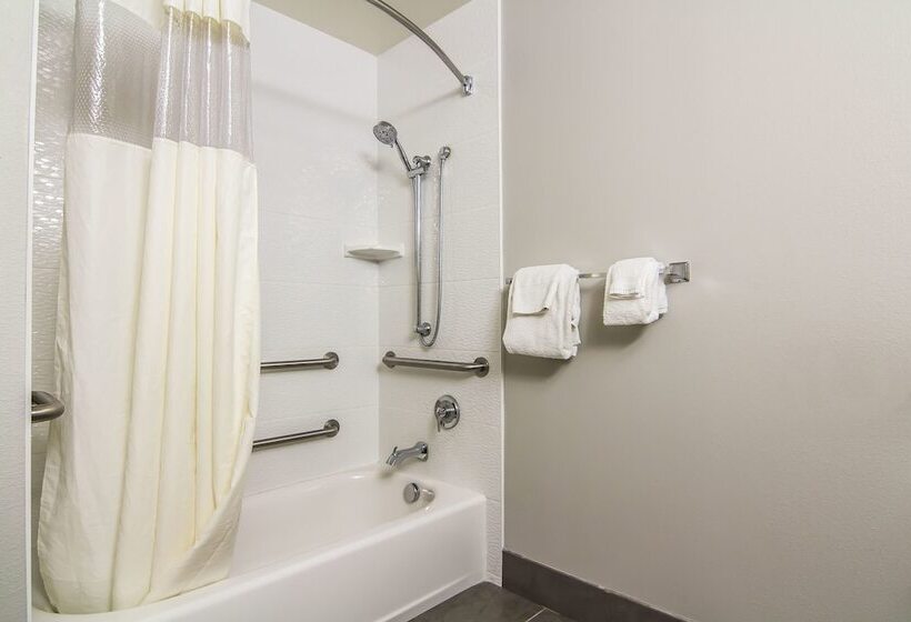 Номер Deluxe Адаптированный для Инвалидов, La Quinta By Wyndham Fairbanks Airport