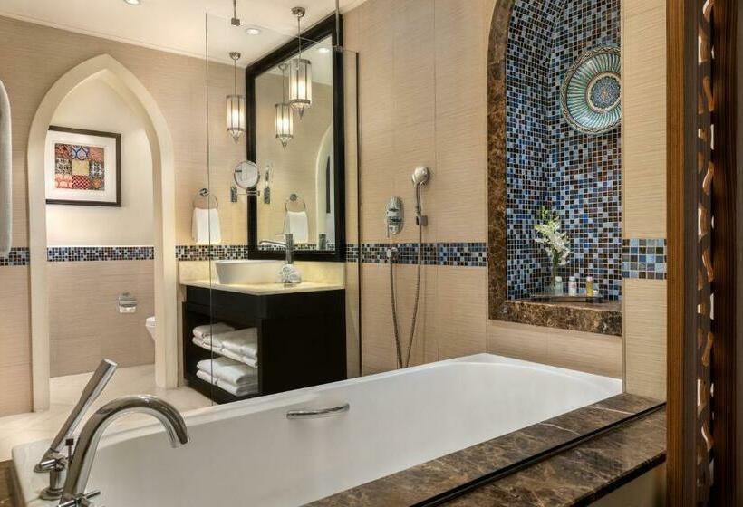 Номер Executive, Oaks Ibn Battuta Gate Dubai