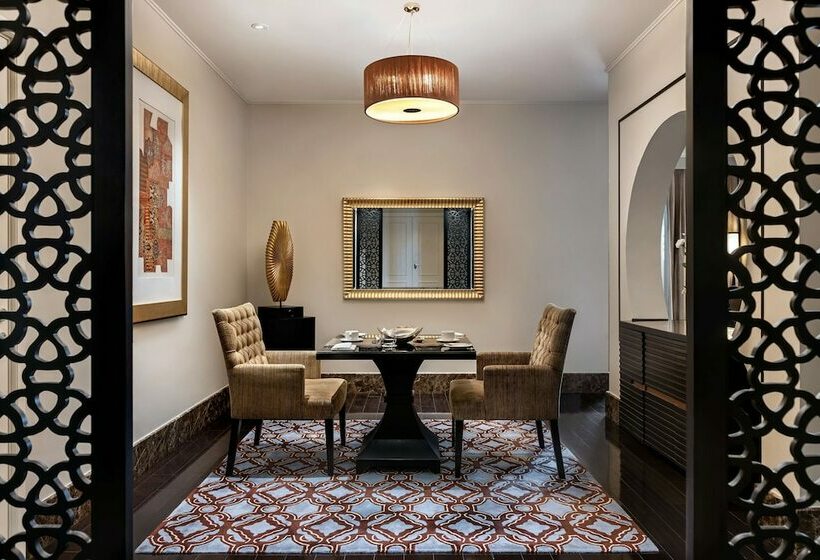 Люкс Real 2 Спальни, Oaks Ibn Battuta Gate Dubai