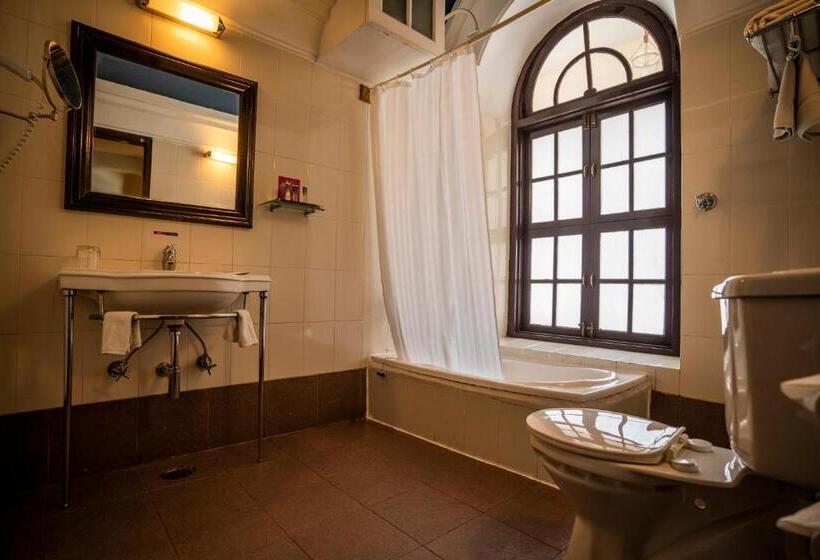 Quarto Standard Cama King, Royal Orchid Brindavan Garden Mysore