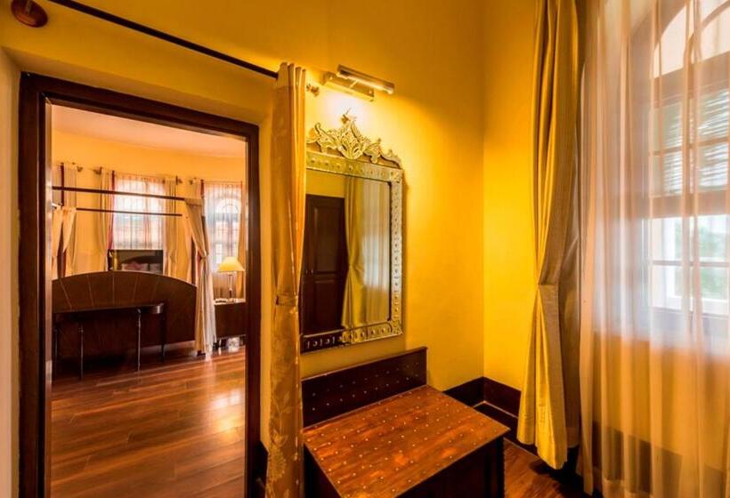 Quarto Standard Cama King, Royal Orchid Brindavan Garden Mysore