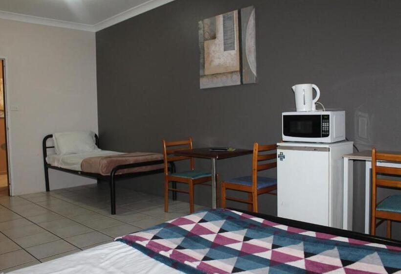 Quarto Triplo Estandar Banheiro Compartilhado, Bohemia Resort Cairns