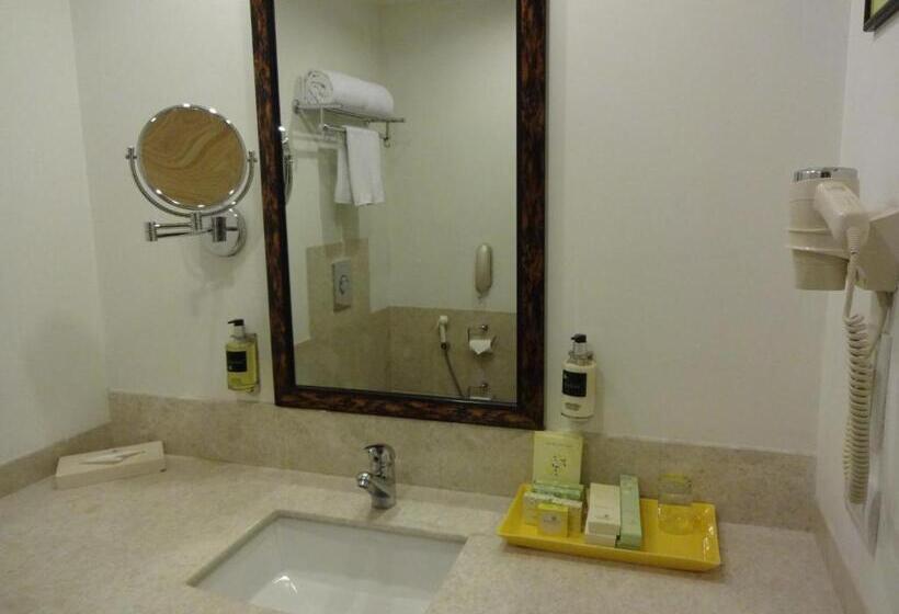 Номер бизнес-класса, Lemon Tree Premier  Hitec City  Hyderabad