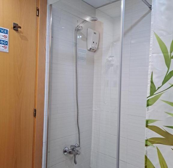 اتاق استاندارد با چشم‌انداز, Hostal Las Flores Ramblas