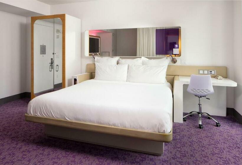 سوئیت جونیور با تخت بزرگ, Yotel New York Times Square