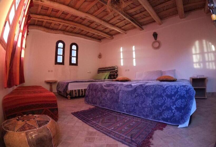 اتاق لوکس با تخت بزرگ, Tafsut Dades Guesthouse Stay With Locals