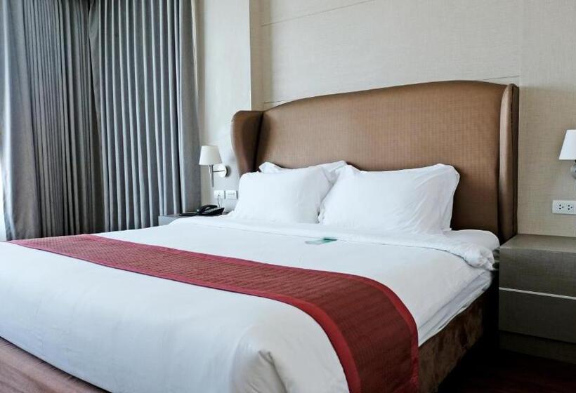 سوئیت با تخت بزرگ, The Cheewin Hotel And Convention