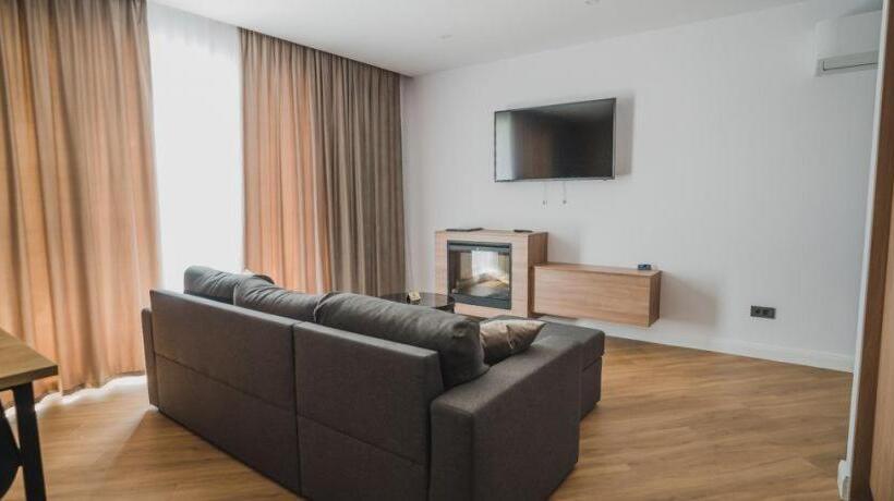 1 Bedroom Apartment Lake View, Panoramic Colibita