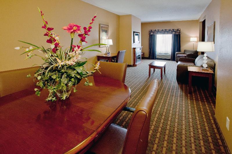 Люкс Кровать Кинг, Holiday Inn Express Hotel & Suites Suffolk, An Ihg
