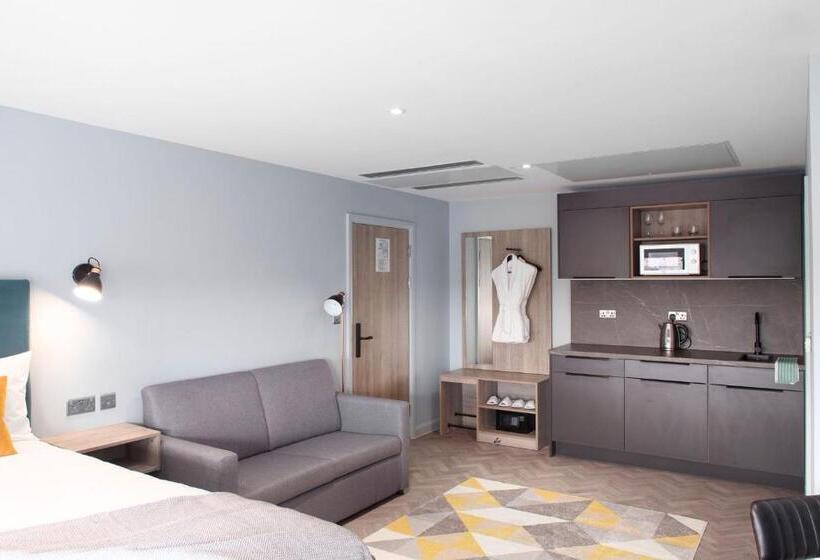 Family Suite, Aptel East