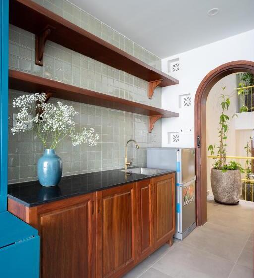 سوئیت با بالکن, Joohouse Lux