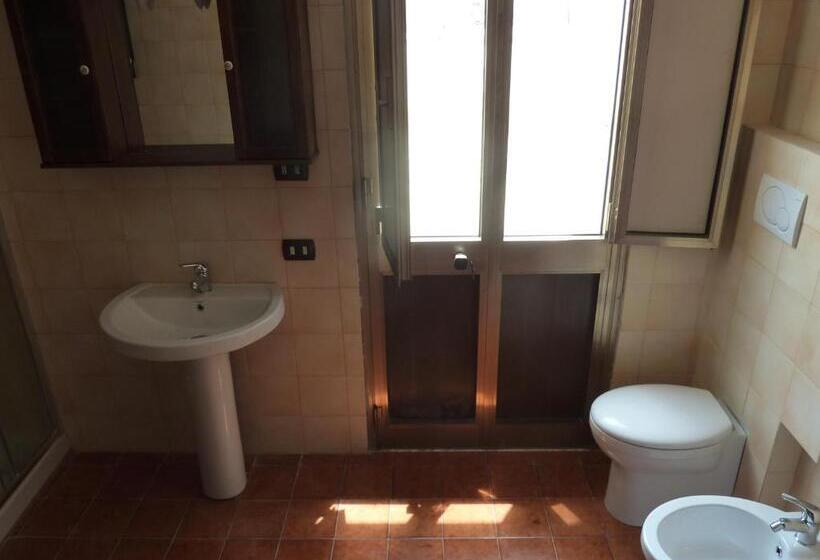 带阳台的豪华间, Life S Hotel B