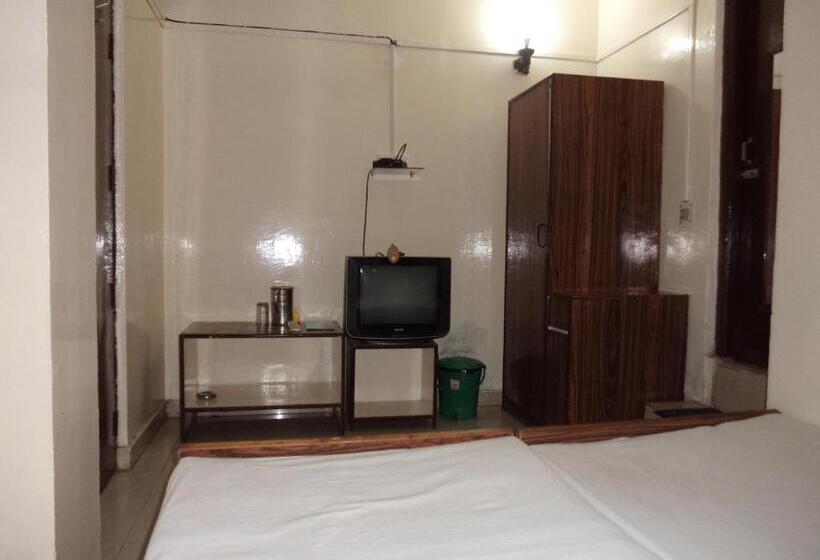 Номер Deluxe, Embassy