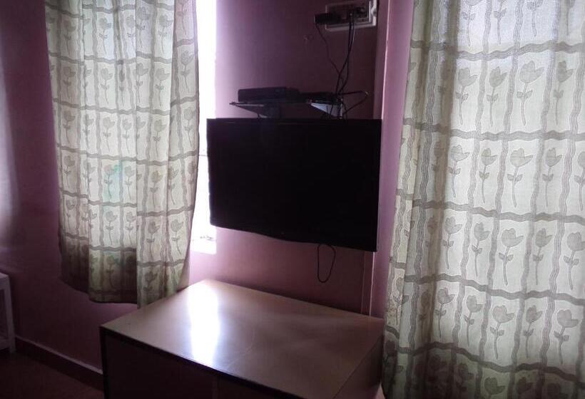 Номер Deluxe, Embassy