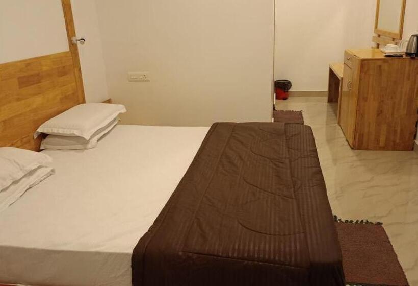 디럭스 룸, Coconhuts Beach Resort