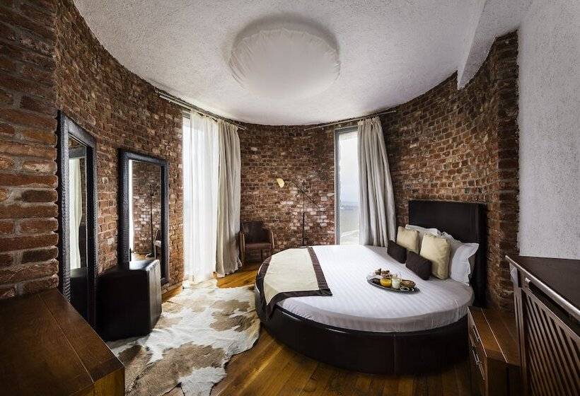 سوئیت لوکس با چشم‌انداز کوهستان, Maison & Chateau Copsa