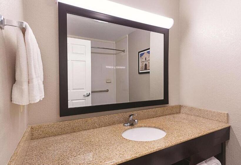 带大床的豪华间, La Quinta By Wyndham San Antonio Northwest