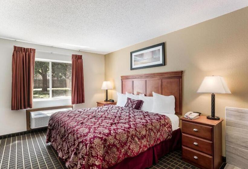 اتاق استاندارد با تخت بزرگ, Rodeway Inn