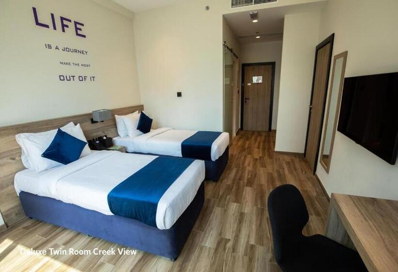 Номер Deluxe с Видом, Grand Kingsgate Jaddaf Waterfront Hotel By Millennium