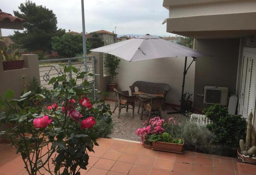 带花园景观的标准三人间, B&b Filomena