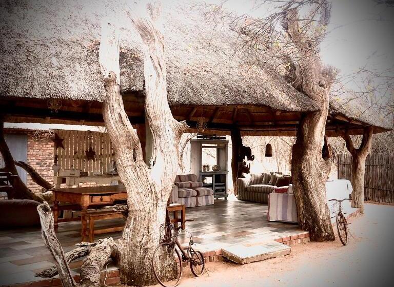 کلبه ییلاقی سوپریور یک خوابه, Simba Safaris African Pride Exotic Lodge