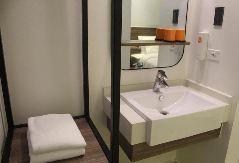 اتاق سوپریور, Go Hotels Plus Tuguegarao
