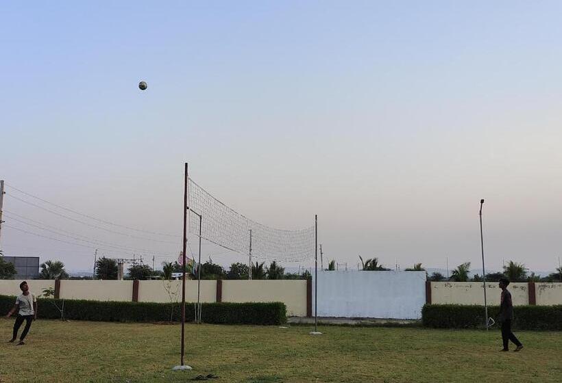 بنگله خانوادگی, Krishna Farm & Forest