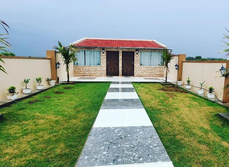 سوییت اجرایی, Krishna Farm & Forest
