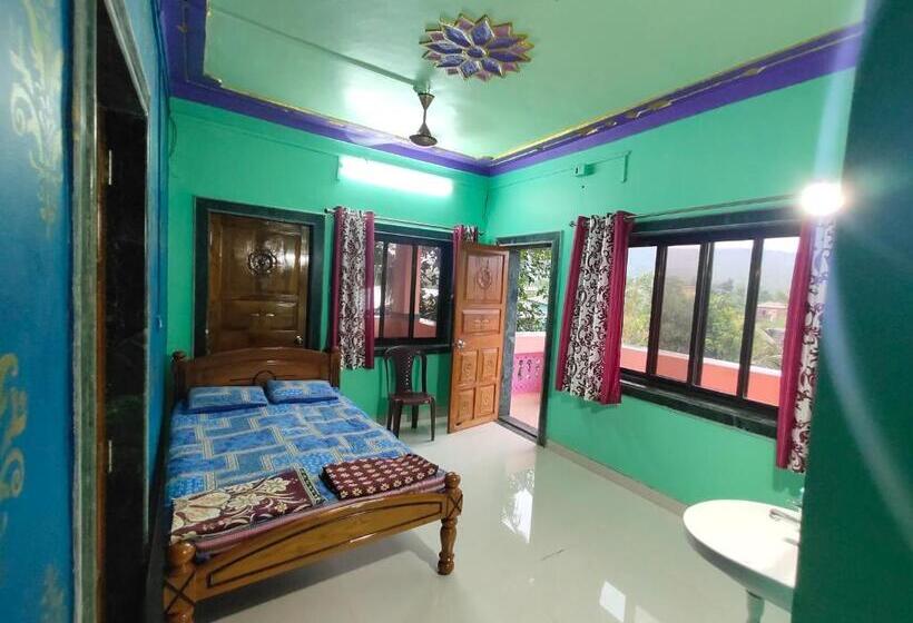 Семейный Номер Вид на Горы, Shanti Guest House