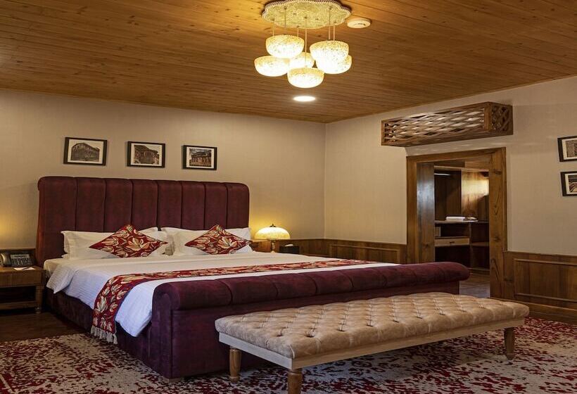 Premium room w/ mountain view, Skyview By Empyrean