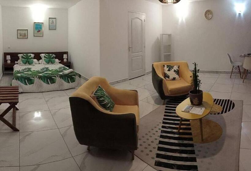 اتاق استاندارد با چشم‌انداز استخر, The Sanctuary Lodge