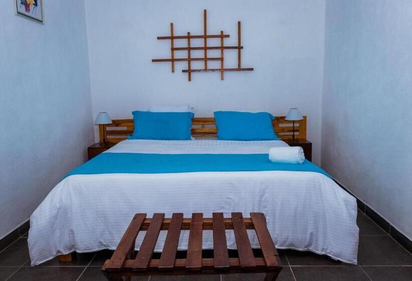 اتاق استاندارد با چشم‌انداز استخر, The Sanctuary Lodge