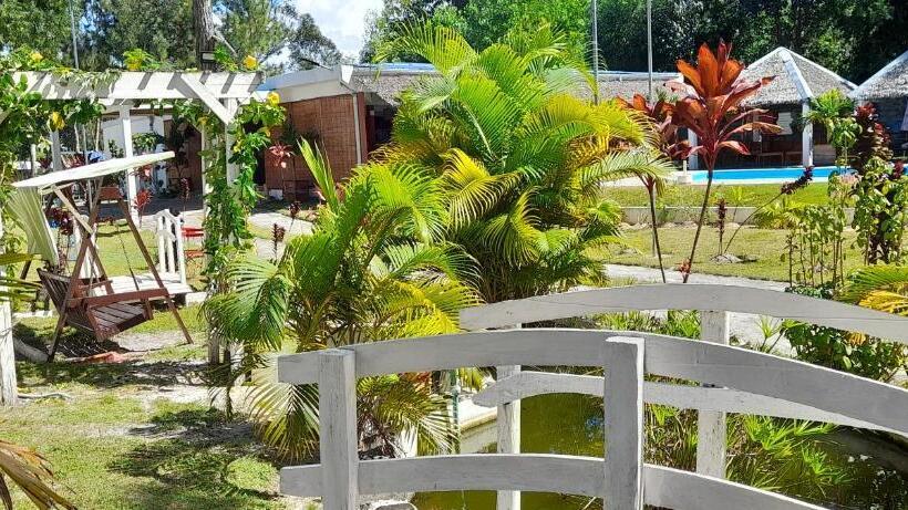 اتاق استاندارد با چشم‌انداز استخر, The Sanctuary Lodge