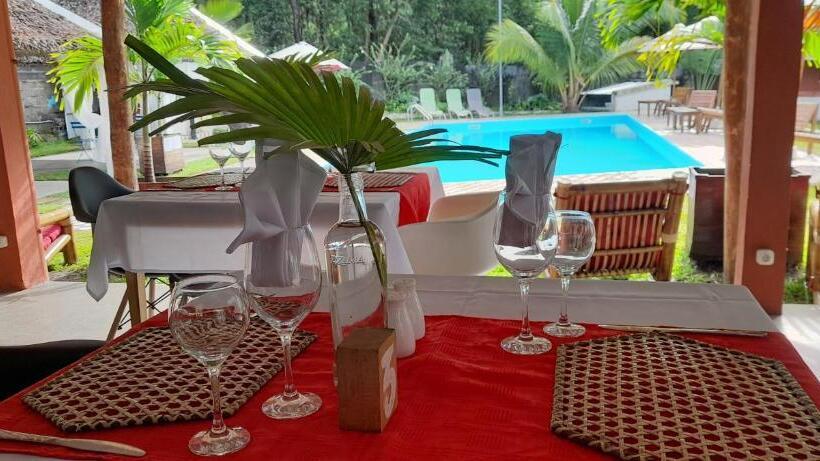 اتاق استاندارد با چشم‌انداز استخر, The Sanctuary Lodge